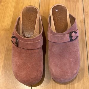 Sanita women’s size 7 clogs
